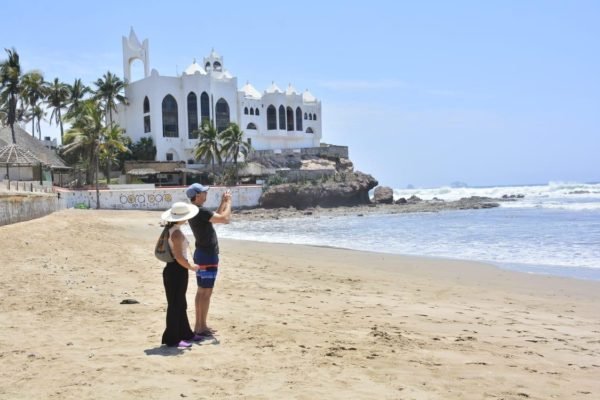 Pese a emergencia sanitaria, Mazatlán no cerrará sus playas